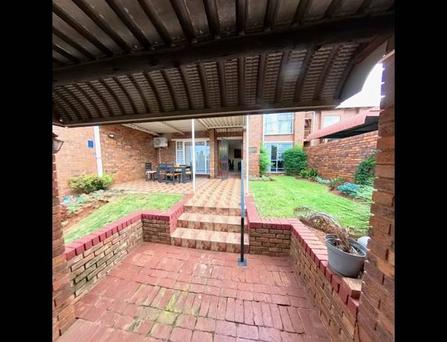 3 BEDROOM TOWNHOUSE FOR SALE IN ZWARTKOP